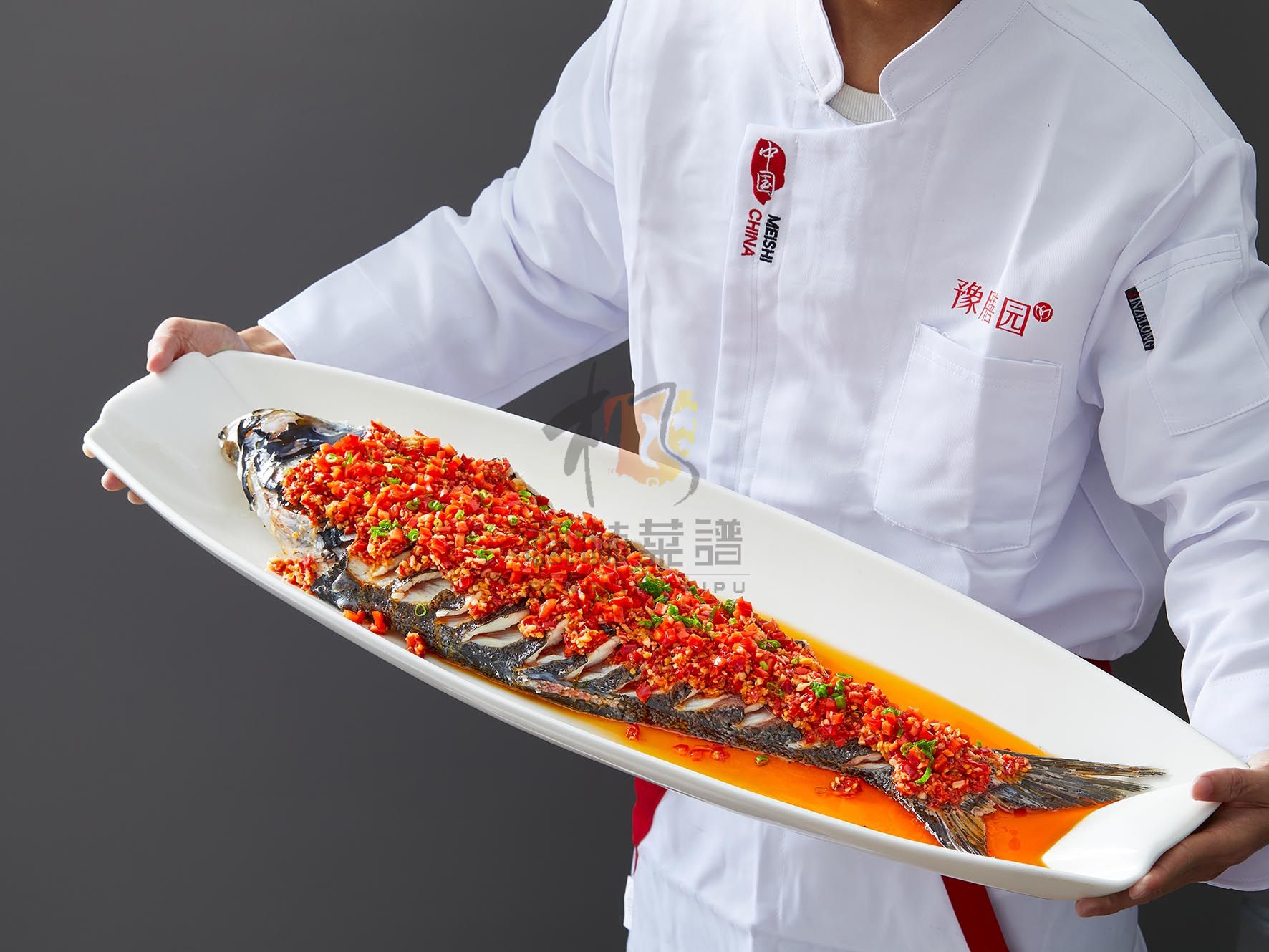 R3110剁椒鸭河鱼